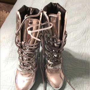 NWT Wild Diva silver 6